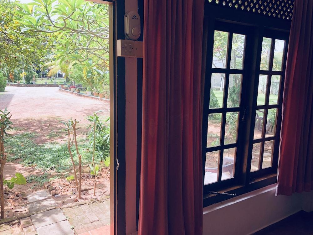 Hotel Lagoon Paradise Negombo Exterior photo