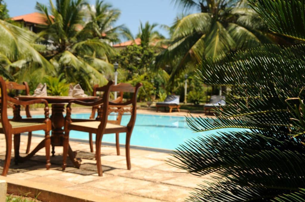 Hotel Lagoon Paradise Negombo Exterior photo