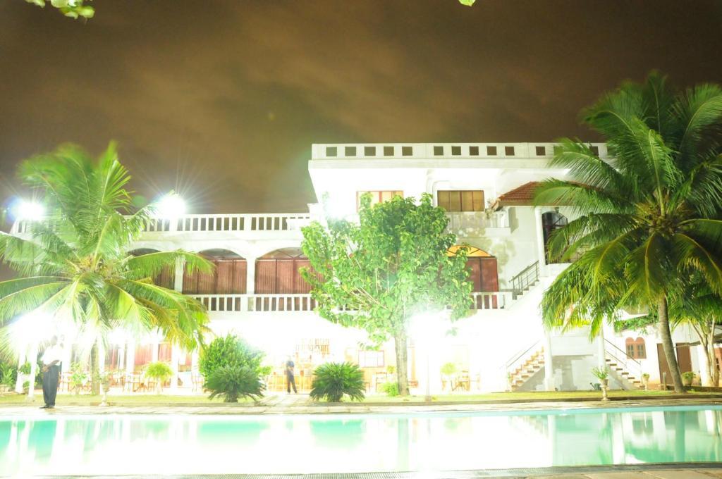 Hotel Lagoon Paradise Negombo Exterior photo