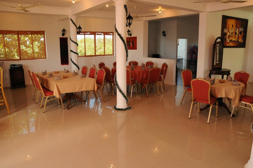 Hotel Lagoon Paradise Negombo Exterior photo