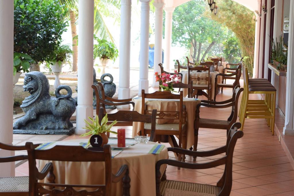 Hotel Lagoon Paradise Negombo Exterior photo