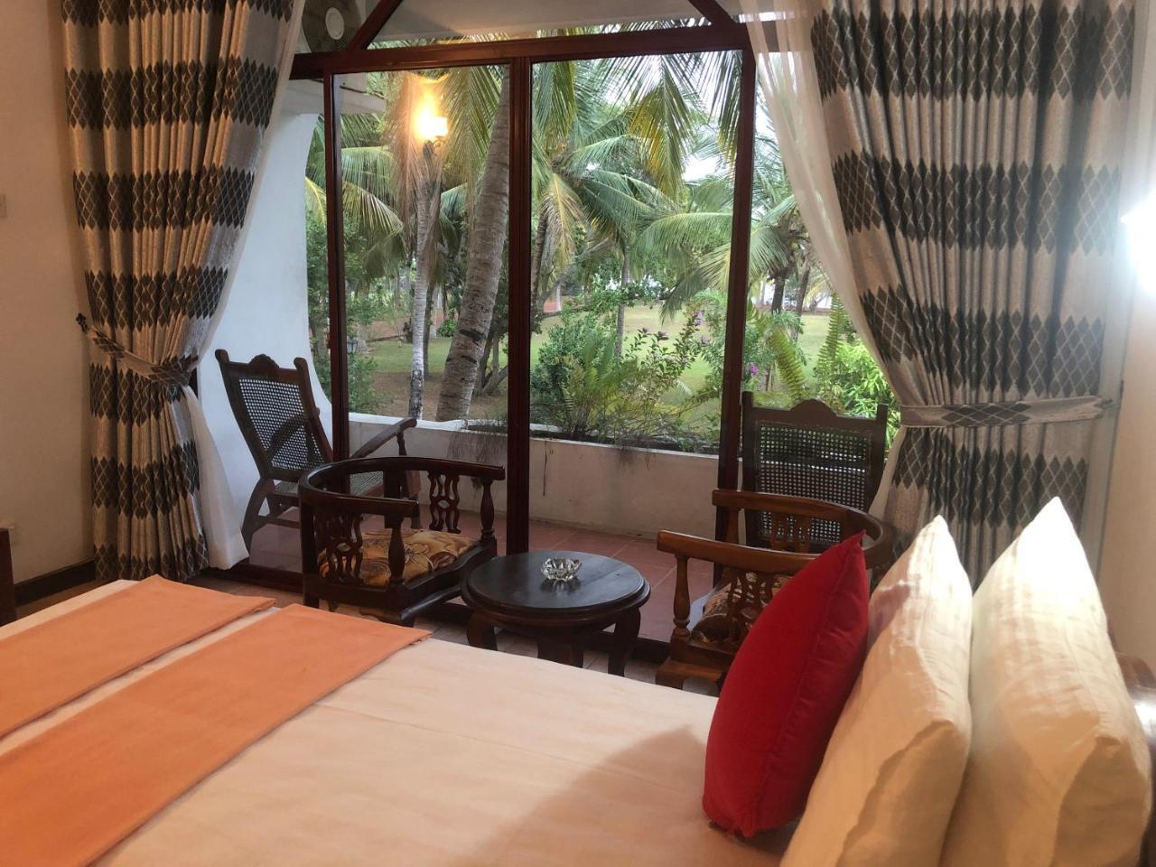 Hotel Lagoon Paradise Negombo Exterior photo
